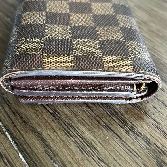 Louis Vuitton Damier Ebene Wallet - Picture 3 of 16